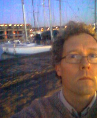 Xavier Braive au port de Bordeaux, bassin à Flot n°2, devant la base sous-marine Xavier Braive au port de Bordeaux, bassin à Flot n°2, devant la base sous-marine